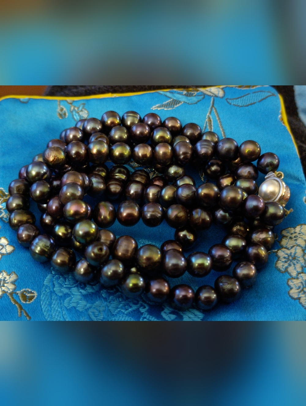 Cultured Peacock Pearl Necklace - Elegant Iridescent Strand 24 Inches